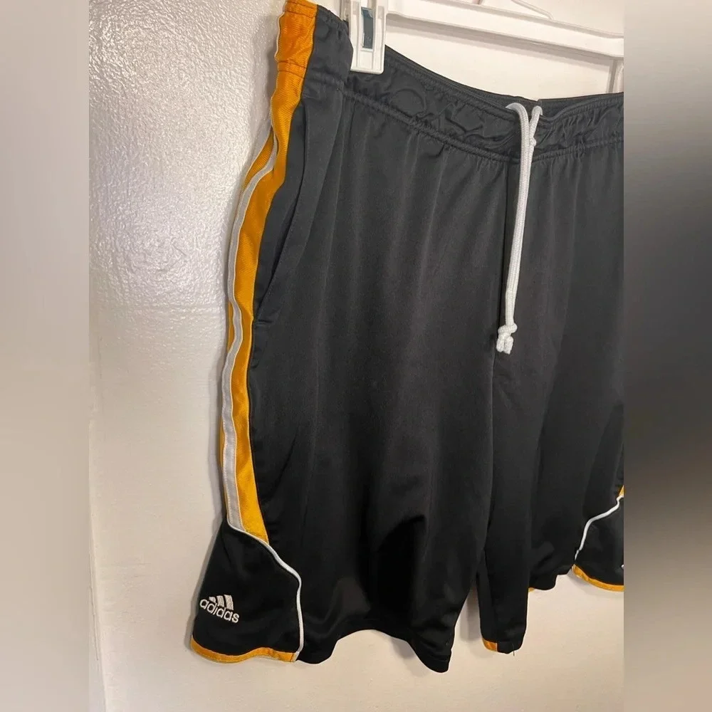 Los‎ Angeles Lakers Adidas Trefoil Stripe Black Gold Shorts M, Oversized